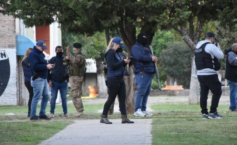 COLÓN: ¿Qué VINCULO tienen las VÍCTIMAS del doble crimen de ayer con la BARRA BRAVA? INTENSA BÚSQUEDA DEL HOMICIDA
