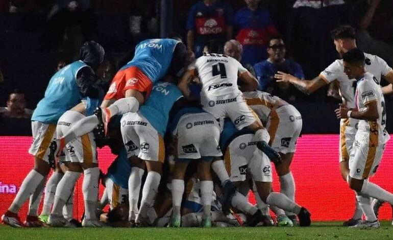 Arsenal vapuleó a Tigre, lo goleó 4 a 1 y lo dejó en la Sudamericana