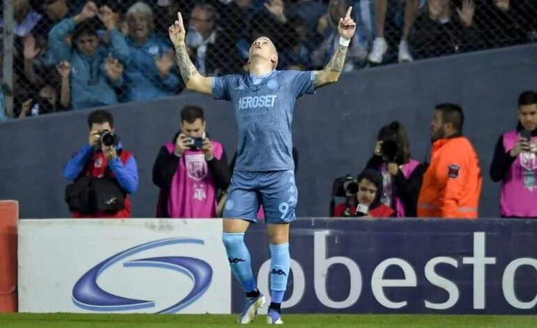 Racing le ganó a Atlético Tucumán y se puso a uno de Boca