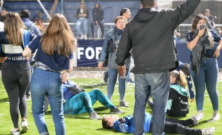 Noche negra para el futbol argentino: Gimnasia-Boca, suspendido por graves incidentes