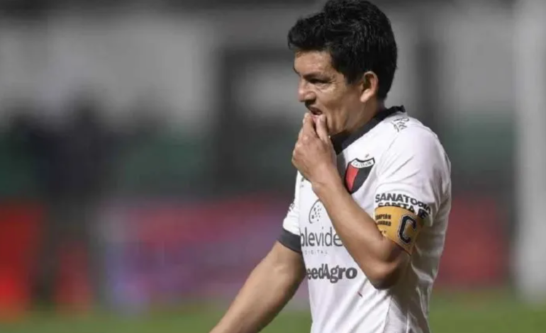 Habría posibilidades de que el Pulga Rodríguez se quede en Colón