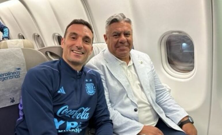 Scaloni partió hacia Qatar con una pre lista de 32 jugadores