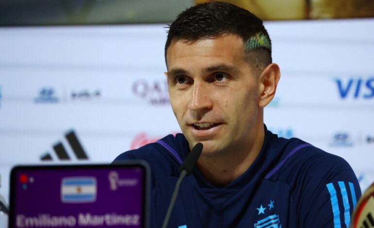  Dibu Martínez: «La necesidad de ganar te puede jugar en contra, hay que tener la cabeza fría»