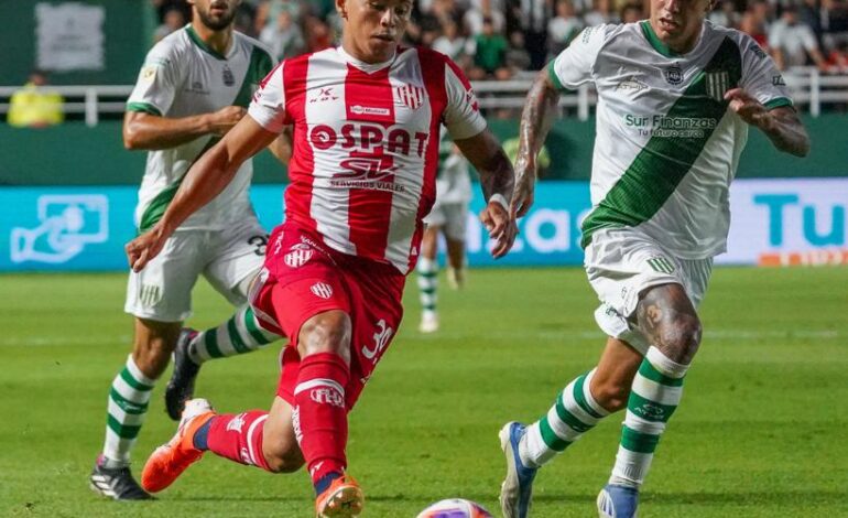 Unión tuvo las más claras, pero no pudo romper el cero en el debut frente a Banfield