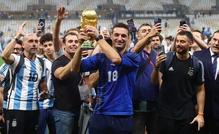 Lionel Scaloni le volvió a ganar a Deschamps y fue elegido como mejor entrenador del mundo