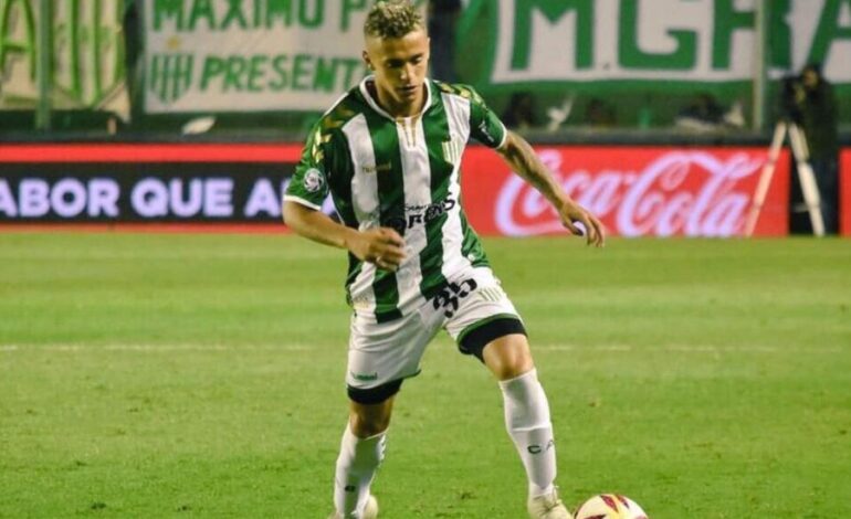 Racing: negocia con Banfield un préstamo por Agustín Urzi