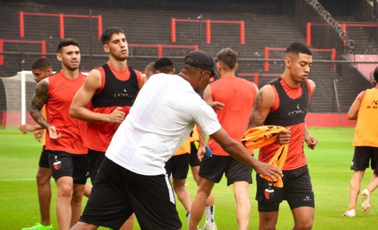 Cambio de esquema en el primer entrenamiento de Gorosito como entrenador de Colón