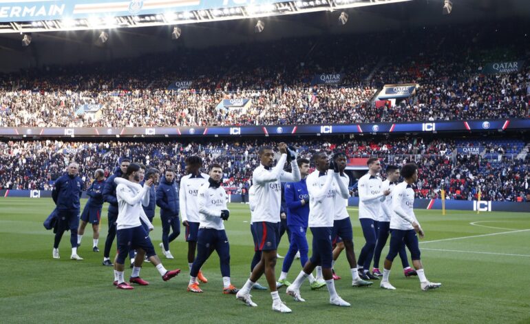  PSG abrió su entrenamiento al público y una multitud dijo presente en el Parque de los Príncipes