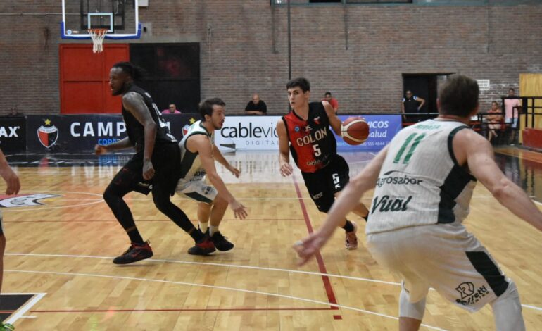 Basquet: A Colón se le escapó el partido y cayó frente a Barrio Parque en el Roque Otrino
