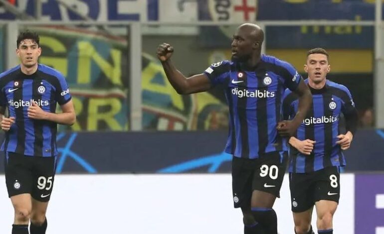  UCL: Inter le ganó sobre el final a Porto por la ida de octavos