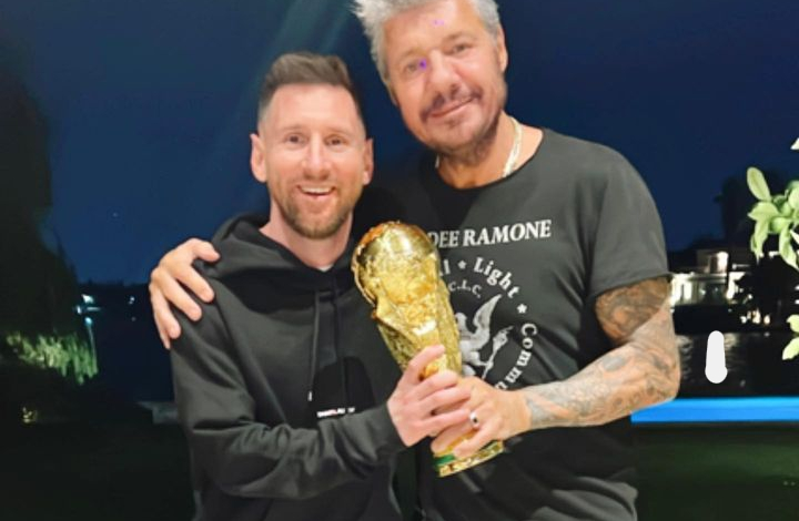  Marcelo Tinelli posó junto a Lionel Messi con la Copa del Mundo: «Te amo»