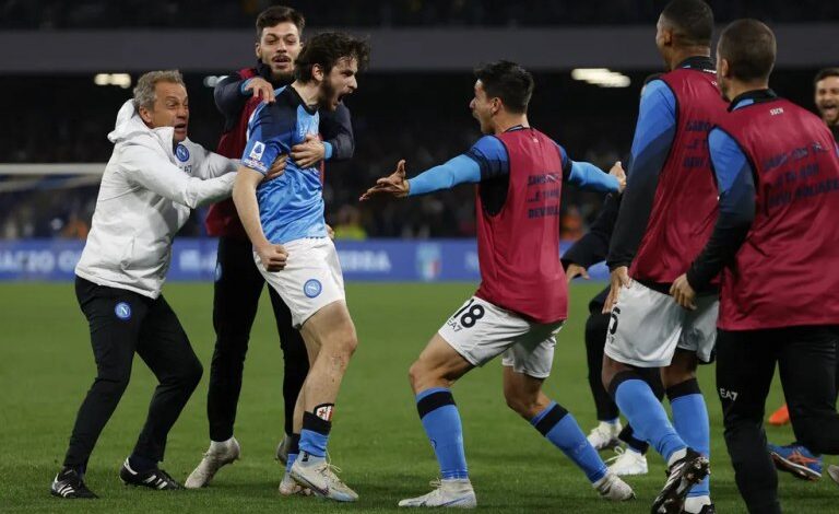  El Napoli le ganó al Atalanta y le sacó 18 puntos de ventaja al Inter