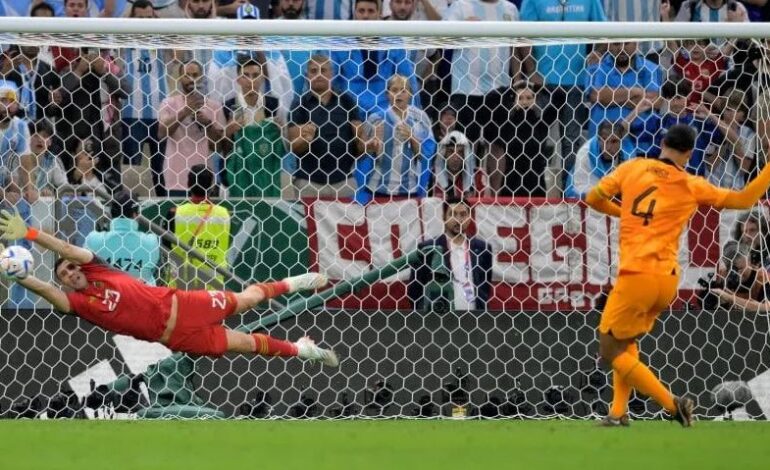 Dibu Martínez: «Todavía me duele la cintura por la estirada para atajar el penal de Van Dijk»