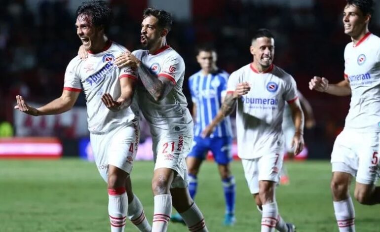 Argentinos goleó a Godoy Cruz en La Paternal y se acerca a la punta
