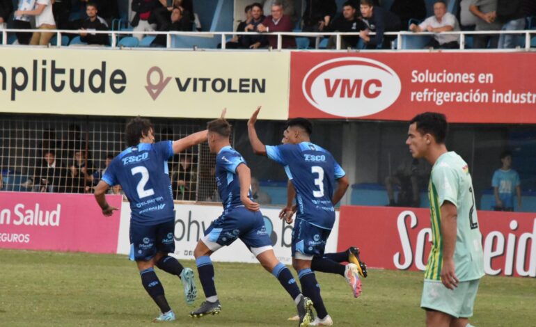 Atlético lo ganaba, lo perdía y lo terminó empatando con el Tiburón en Alberdi