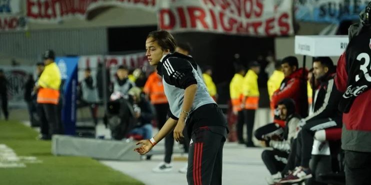 Estos detalles se deben entrenar ¿Quién es la chica alcanza pelotas que inició el gol de River a Unión?