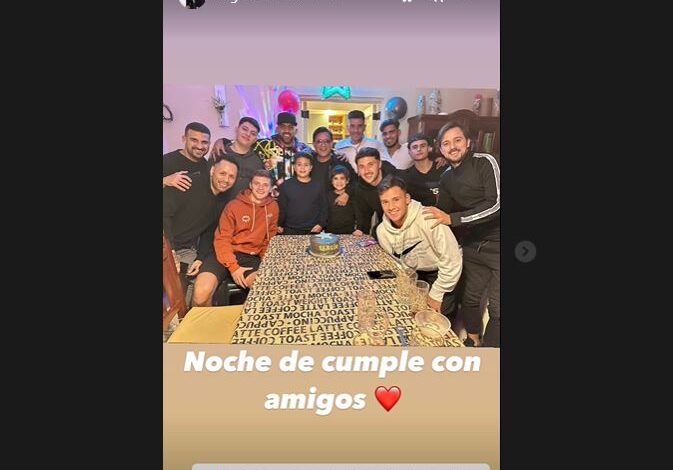  Cumplió años «La Voz» Sergio Torres y medio plantel de Colón fue a celebrar