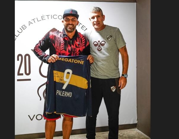 El encuentro de dos goleadores con pasado boquense: ¿que le regaló a Wanchope Martín Palermo? Y un palito a Riquelme?