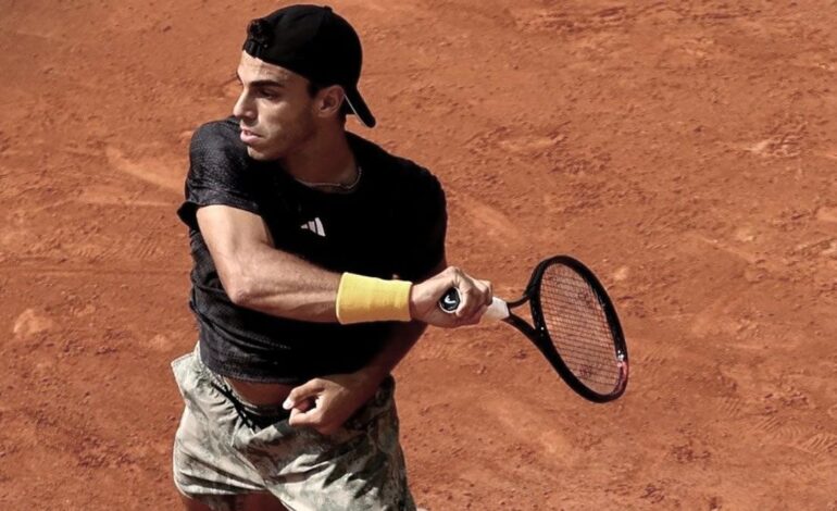 Francisco Cerúndolo avanzó a la tercera ronda en Roma Báez fue eliminado sorpresivamente