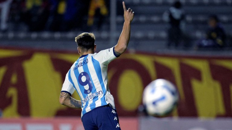 Racing le ganó a Aucas y quedó cerca de la clasificación a octavos de final de la Copa Libertadores