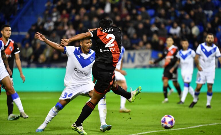 River y Vélez empataron en un partido electrizante