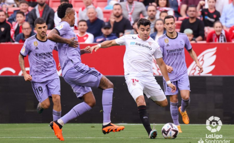 Acuña se fue expulsado en la derrota del Sevilla ante Real Madrid