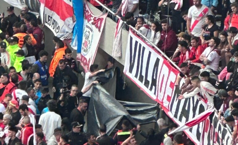 Se suspendió River-Defensa por la muerte de un hincha en la tribuna