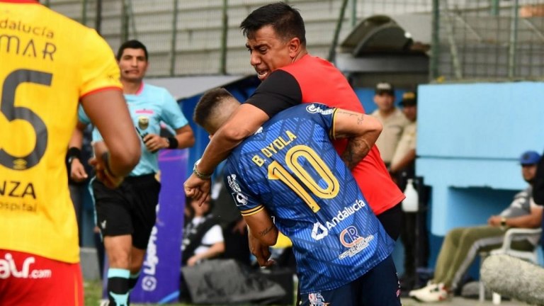 Ecuador: despidieron a César Farías de Aucas tras su bochornosa pelea y la dura sanción