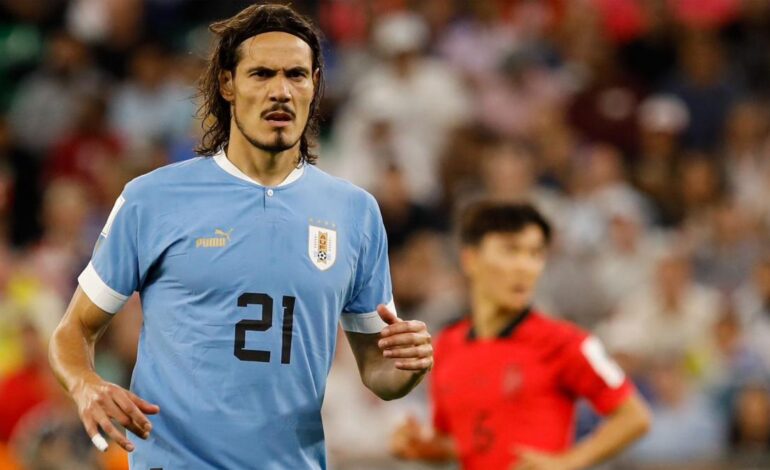 Cavani se acerca a Boca tras acordar de palabra su salida de Valencia