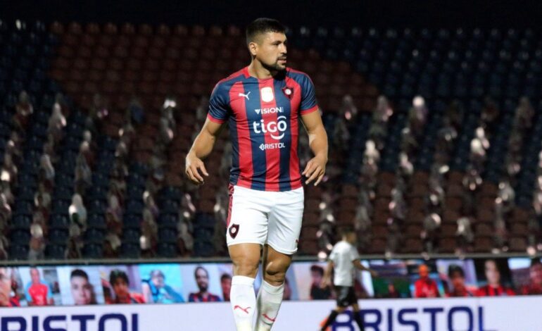 Además de Espínola, Juan Patiño es el otro guaraní con chances de arribar a Colón