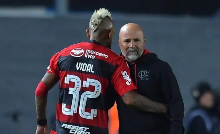 Arturo Vidal fue duro contra Sampaoli: «Un perdedor que no valora a los jugadores»