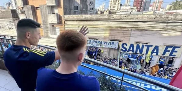 Boca está en Santa Fe: multitudinario recibimiento de sus hinchas