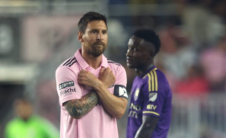 El partido de Lionel Messi: Doblete, tarjeta amarilla, nuevo festejo y más