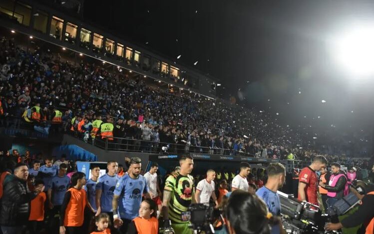 VIDEO: El insólito recibimiento de los hinchas Piratas a Belgrano