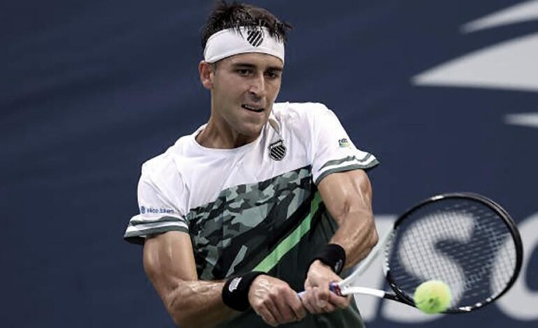 Etcheverry avanzó a octavos de final y Schwartzman fue eliminado en el ATP de Zhuhai