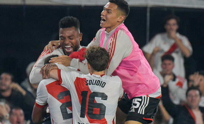 De manera agónica, River venció a Atlético Tucumán por la Copa de la Liga