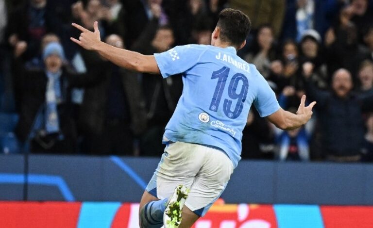 Julián Álvarez, de la alegría tras su doblete para el Manchester City a la expectativa por el Superclásico