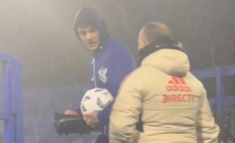 El enorme gesto de David Martínez con un alcanzapelotas de Vélez