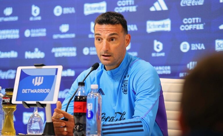 Scaloni: «Messi está todavía vigente, dejémoslo tranquilo. Si no lo estamos retirando»