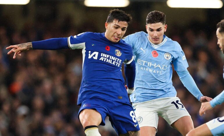En un partidazo, el Chelsea de Enzo Fernández, y Manchester City de Julián Álvarez, igualaron 4-4