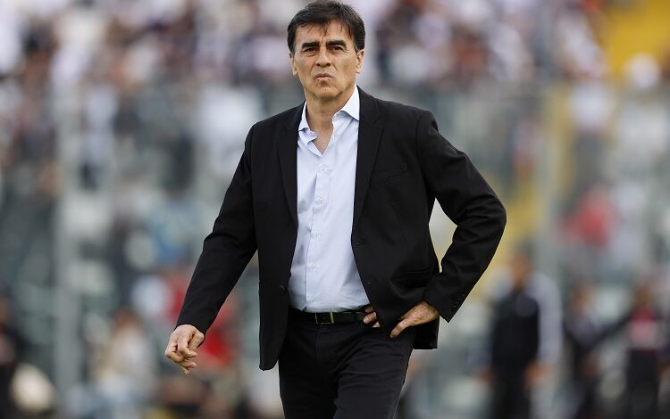 Gustavo Quinteros será el técnico de Vélez