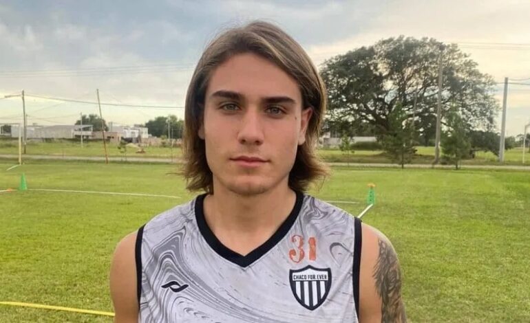 El hijo de Gabriel Batistuta podría debutar en la Primera Nacional y ser rival de Colón