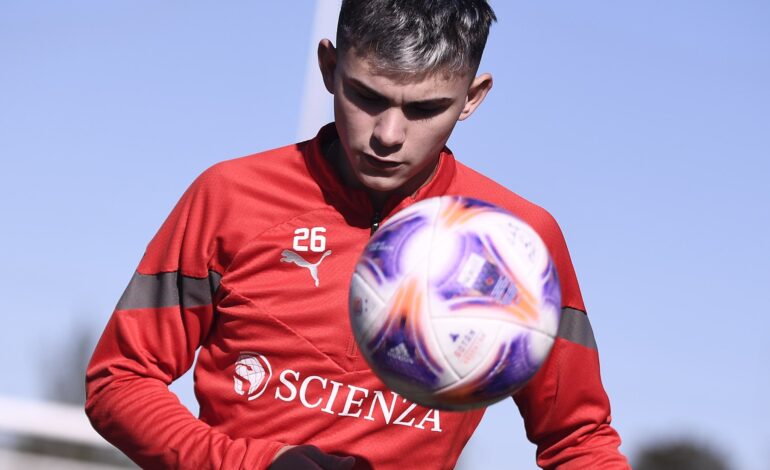 Santi López evalúa cambiar de representante y renovar su contrato con Independiente