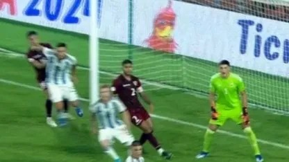 El controversial final que sufrió la Selección Argentina Sub 23: VAR, polémico penal y empate de Venezuela