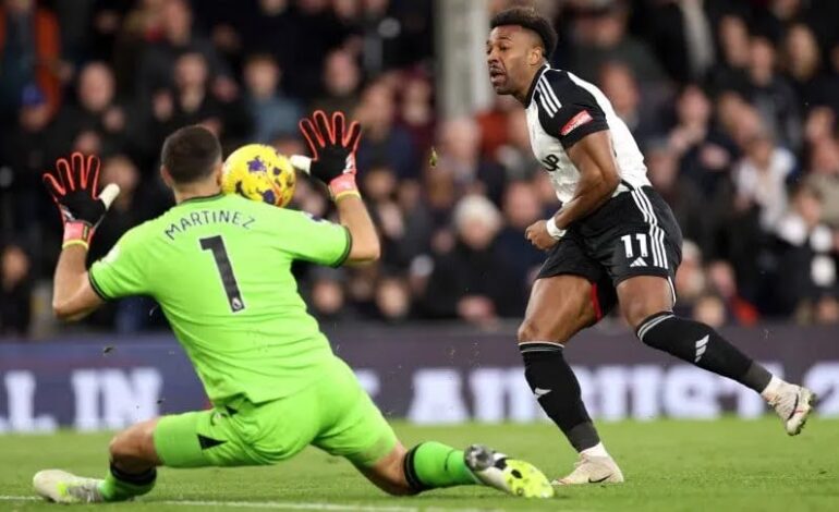 Dibu Martínez y otra atajada salvadora para la victoria de Aston Villa