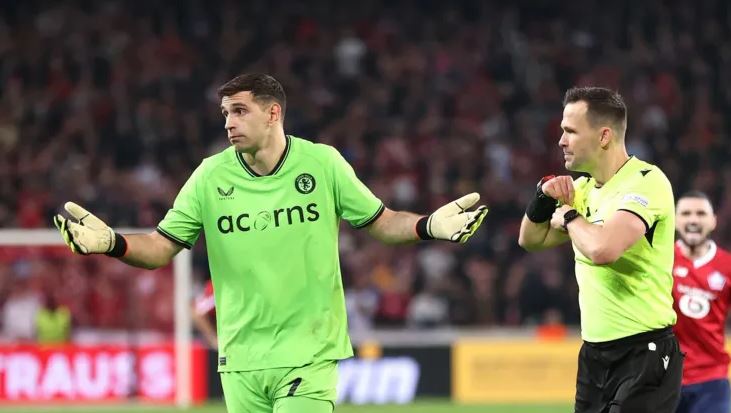 ¿Por qué no atajó el Dibu Martínez en Aston Villa vs. Brentford?