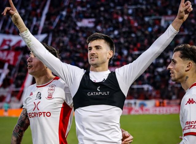 Huracán se trepó a la punta con un penal agónico, polémicas, expulsados, VAR y 12′ de adición