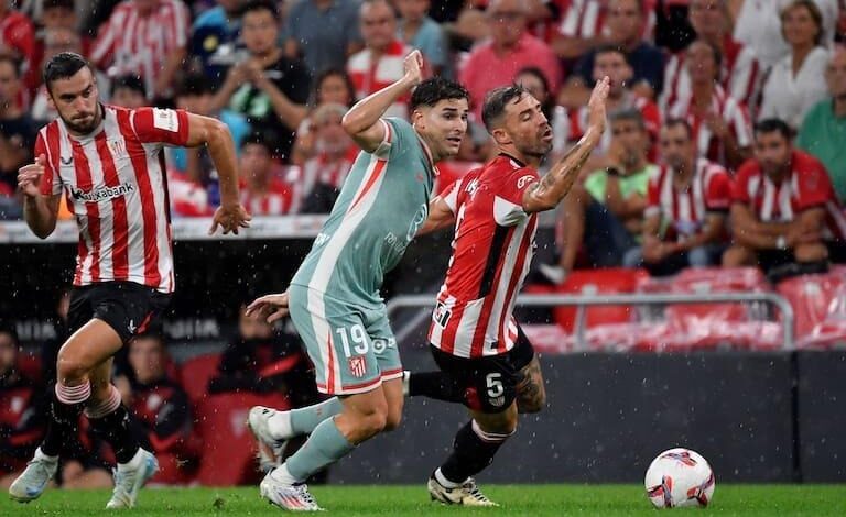 La prensa española, dura con Julián Álvarez tras el partido de Atlético de Madrid: “Le falta desde lo físico”