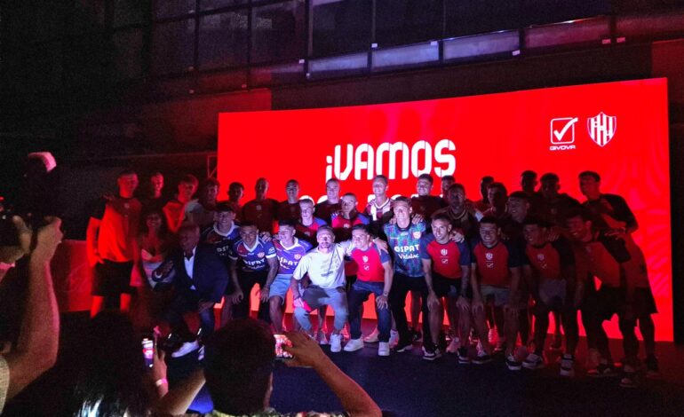 Con gran expectativa por parte de la gente, Unión presentó su nueva camiseta para este 2025