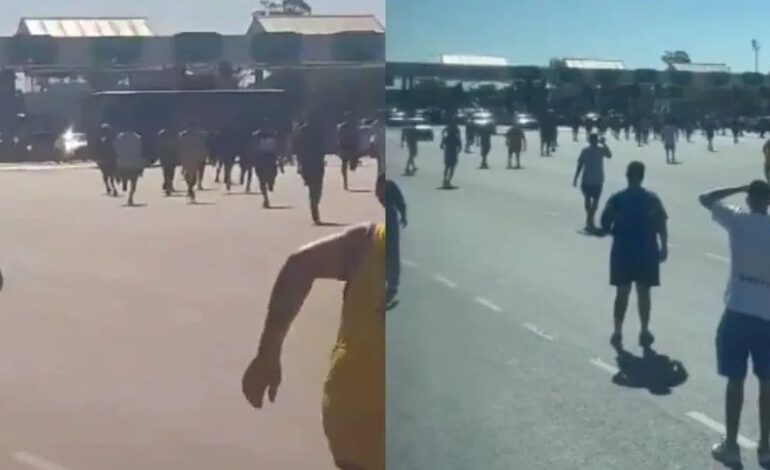 Corridas y botellazos entre hinchas de Independiente y Boca en el peaje de Dock Sud